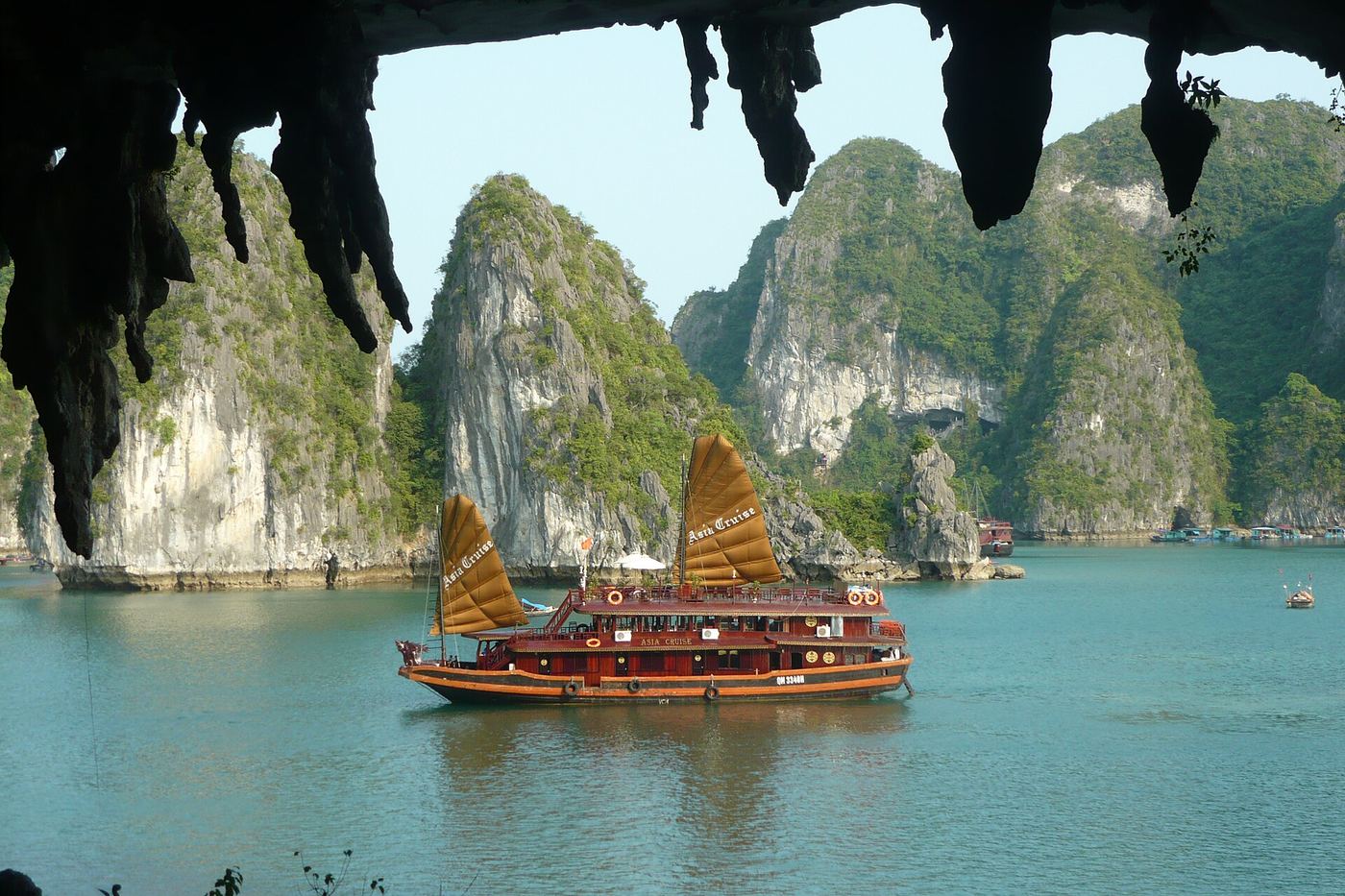Explore Vietnam is a travel guide website providing valuable insights and information for travelers to Vietnam. Discover the best of Vietnam's culture, history,